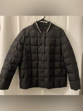 Trina Turk Black Quilted Boxy Puffer Jacket with Contrast Stripe Collar